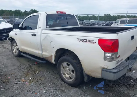 2008 Toyota Tundra Base 5.7L V8 z USA, uszkodzony, nr VIN 5TFJV52108X002911